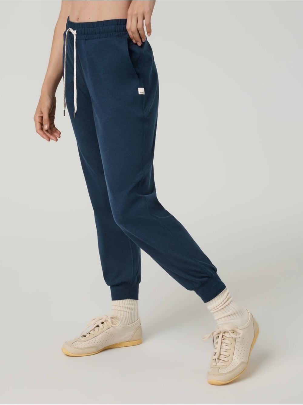 Vuori Navy Drawstring Track Joggers women’s size medium